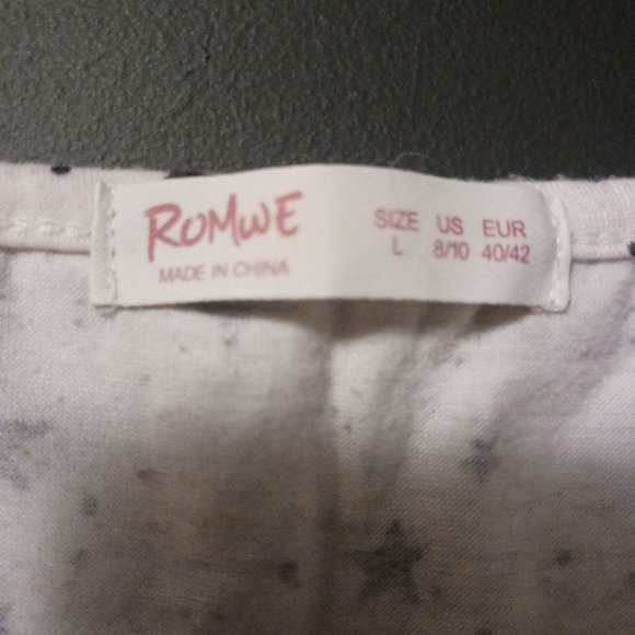 ROMWE SPACE THEME BLACK AND CREME CROP TOP - Picture 3 of 3